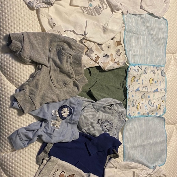 HUGE NEWBORN LOT - Picture 4 of 6